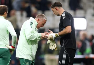 «Dibu» Martínez campeón con Aston Villa, pero «me romí un dedo»