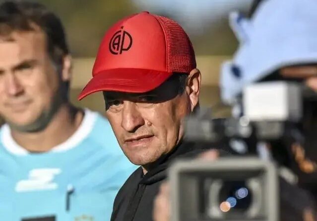 La calentura de Marcelo Candia: “No podemos darnos el lujo de terminar con diez por una jugada así”