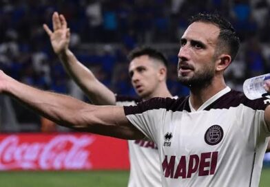 Izquierdoz: «Al árbitro le faltó personalidad para echar a un jugador de Boca»